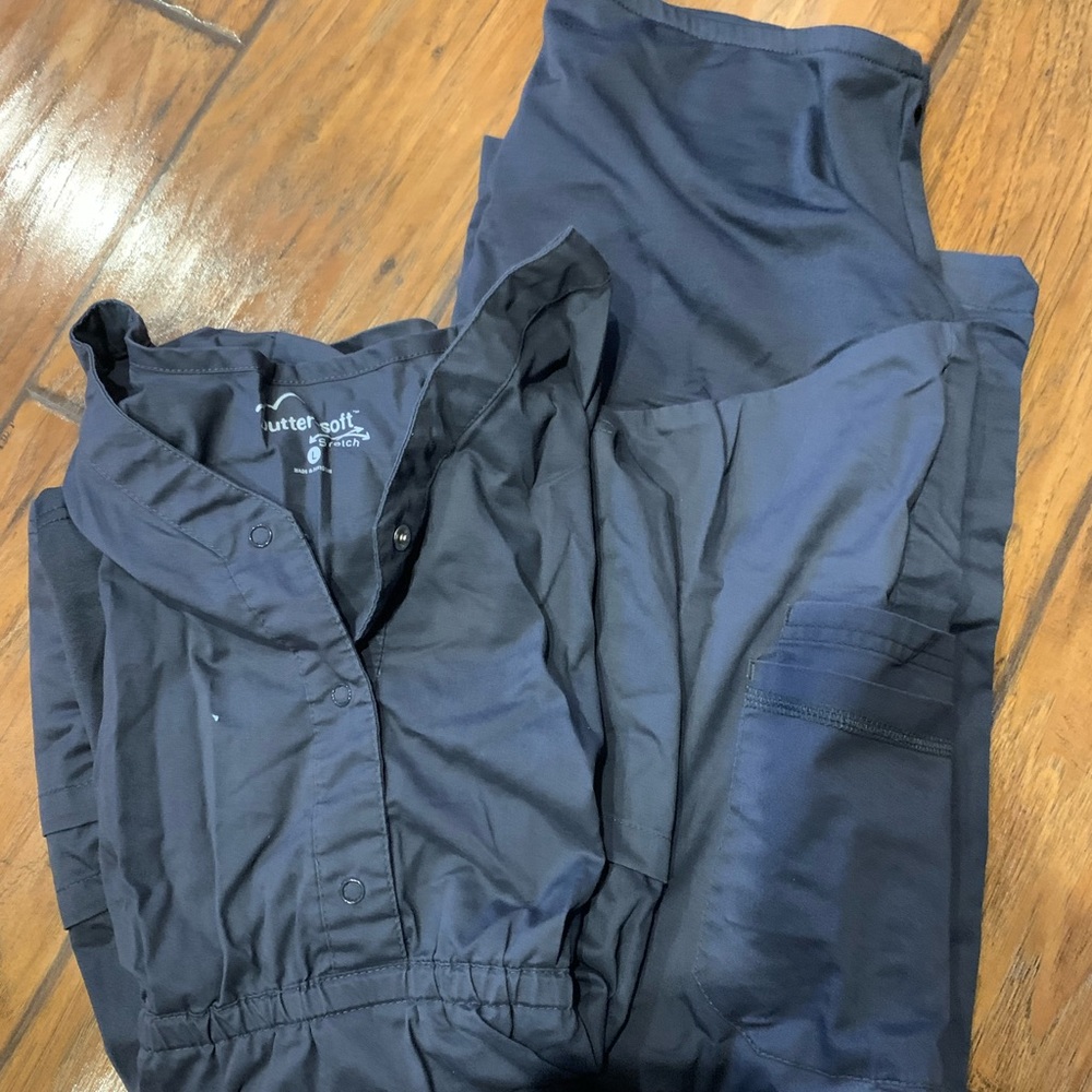 Maternity scrubs